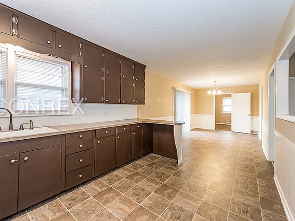 4th image of 4001 S Leslie Ave