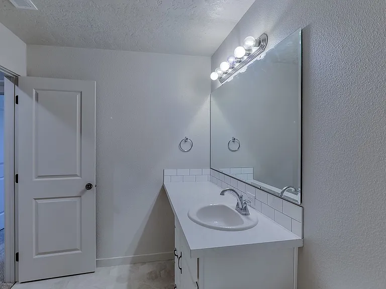 7505 S Foremast Ave — Photo 49