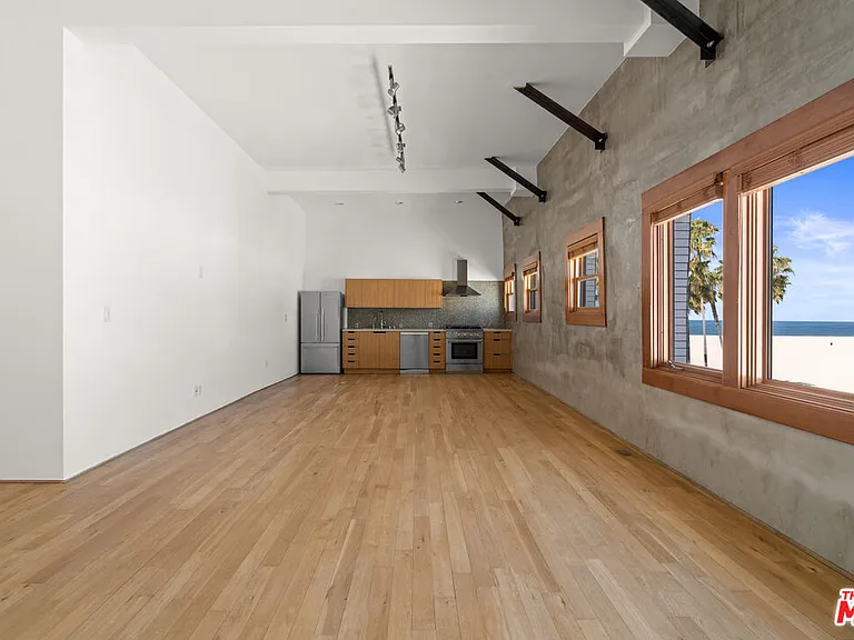 8 Brooks Ave #13 — Photo 6