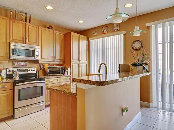 010717@Robert Fernandez05