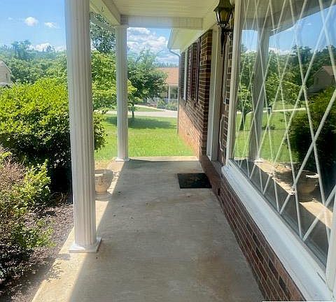 3rd image of 50 Fireside Ln