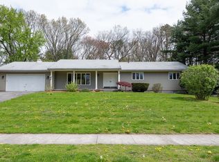 249 Redfern Dr, Longmeadow, MA 01106