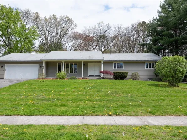 249 Redfern Dr, Longmeadow, MA 01106