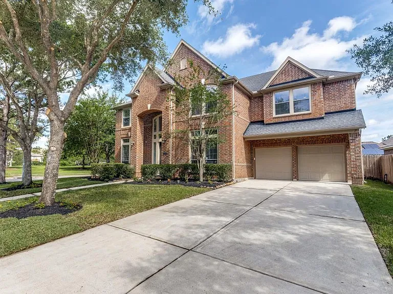 9318 Rainbluff Ln — Photo 2