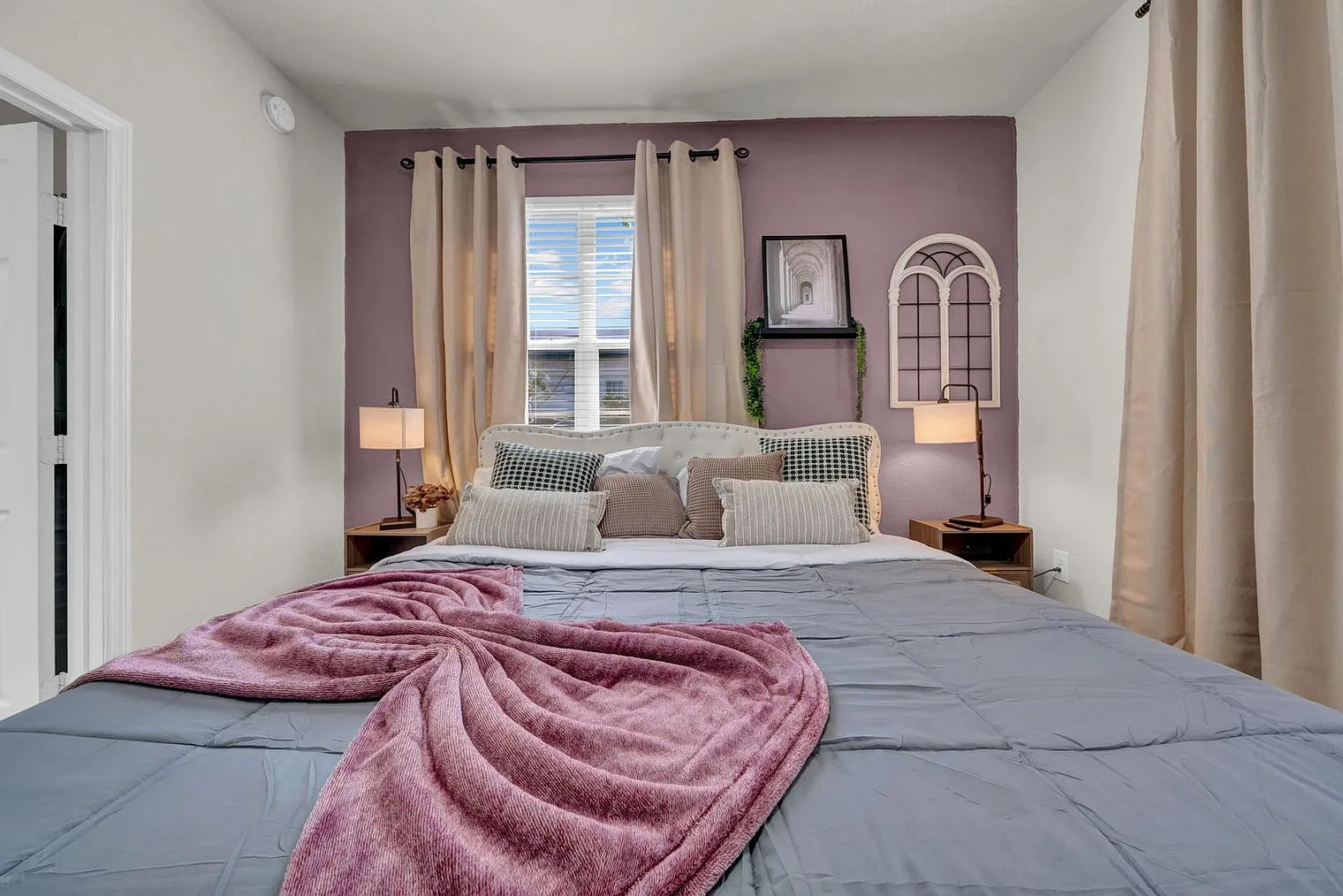 2 bed, 2.0 bath, 1345 sqft, $5,091 — Photo 3