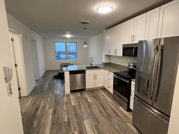130 37th St #11, Union City, NJ 07087