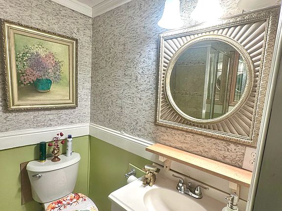 3rd image of 2620 Babson Dr