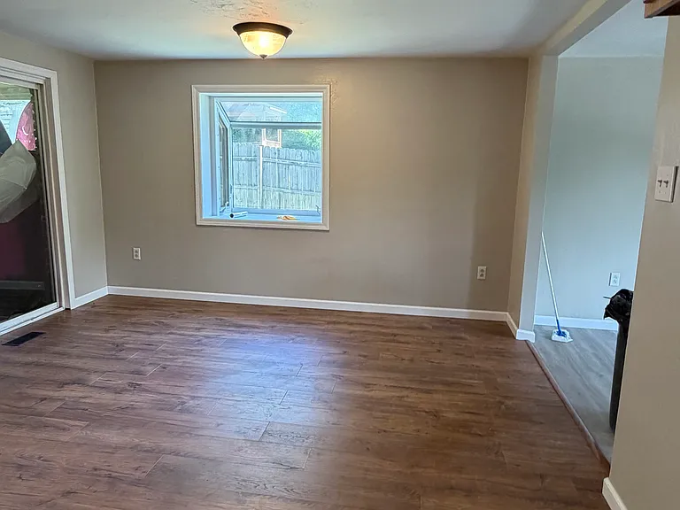 522 Willow Ave — Photo 3