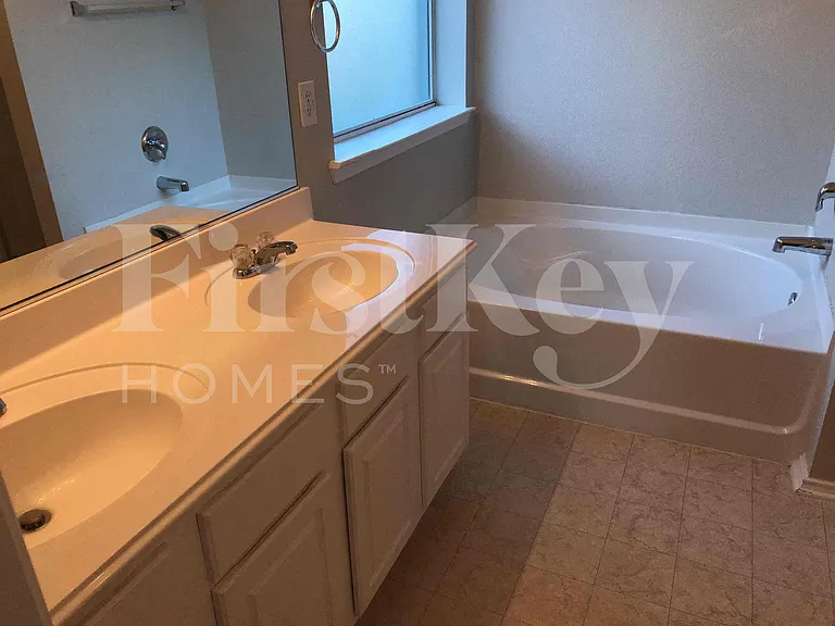 429 W Clover Park Dr — Photo 24