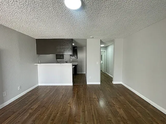 Studio, 400 sqft, $1,525 — Photo 2