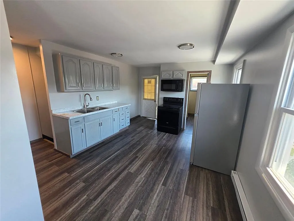 1 bed, 1.0 bath, $1,100 — Photo 2