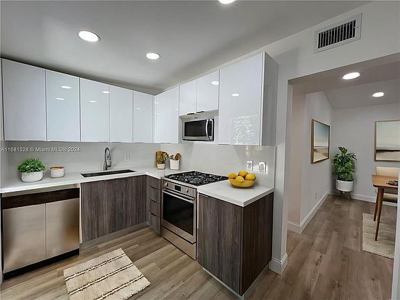 4th image of 1613 NW 11th Street