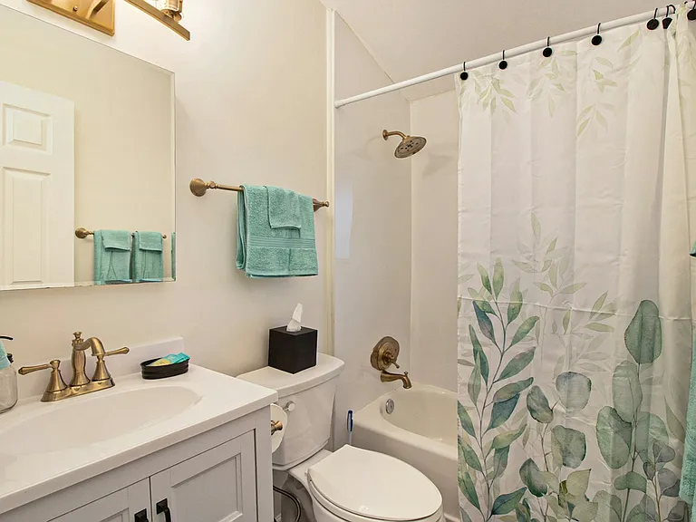 2804 Canterbury Rd — Photo 9