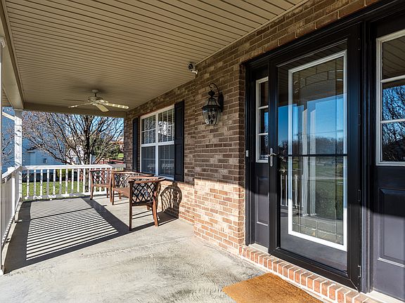 3rd image of 4726 Oakview Ct