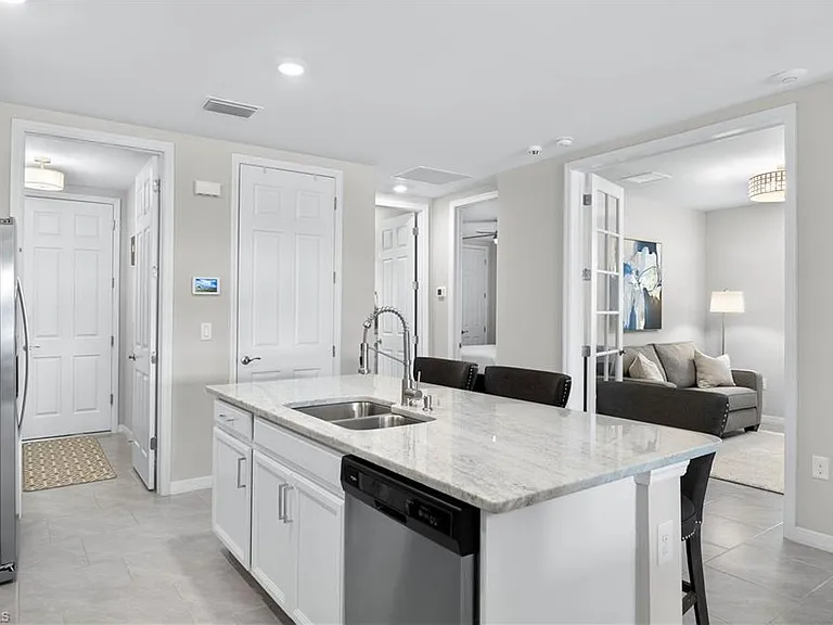 14558 Edgewater Cir — Photo 11