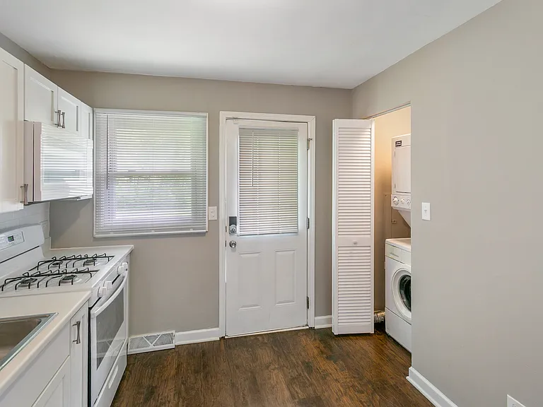 1540 Cherry Ln — Photo 5