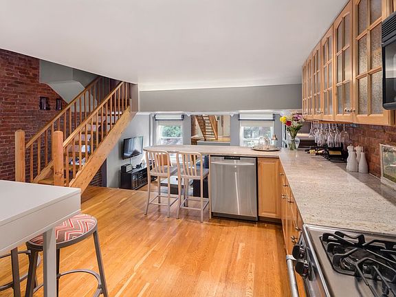 3rd image of 142 W 82nd St APT 6
