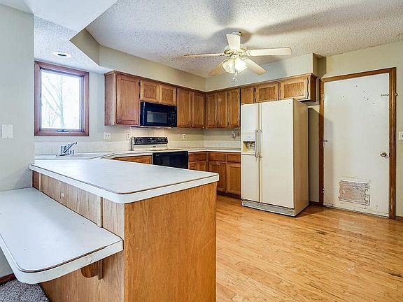 3rd image of 2 Hartsfield Ln