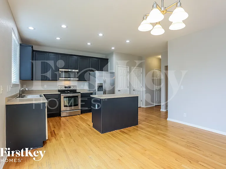 13827 Ivanhoe St — Photo 6