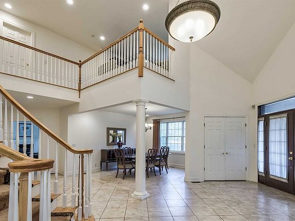 2nd image of 2 Kensington Cir