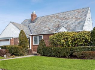 121 Rintin St, Franklin Square, NY 11010