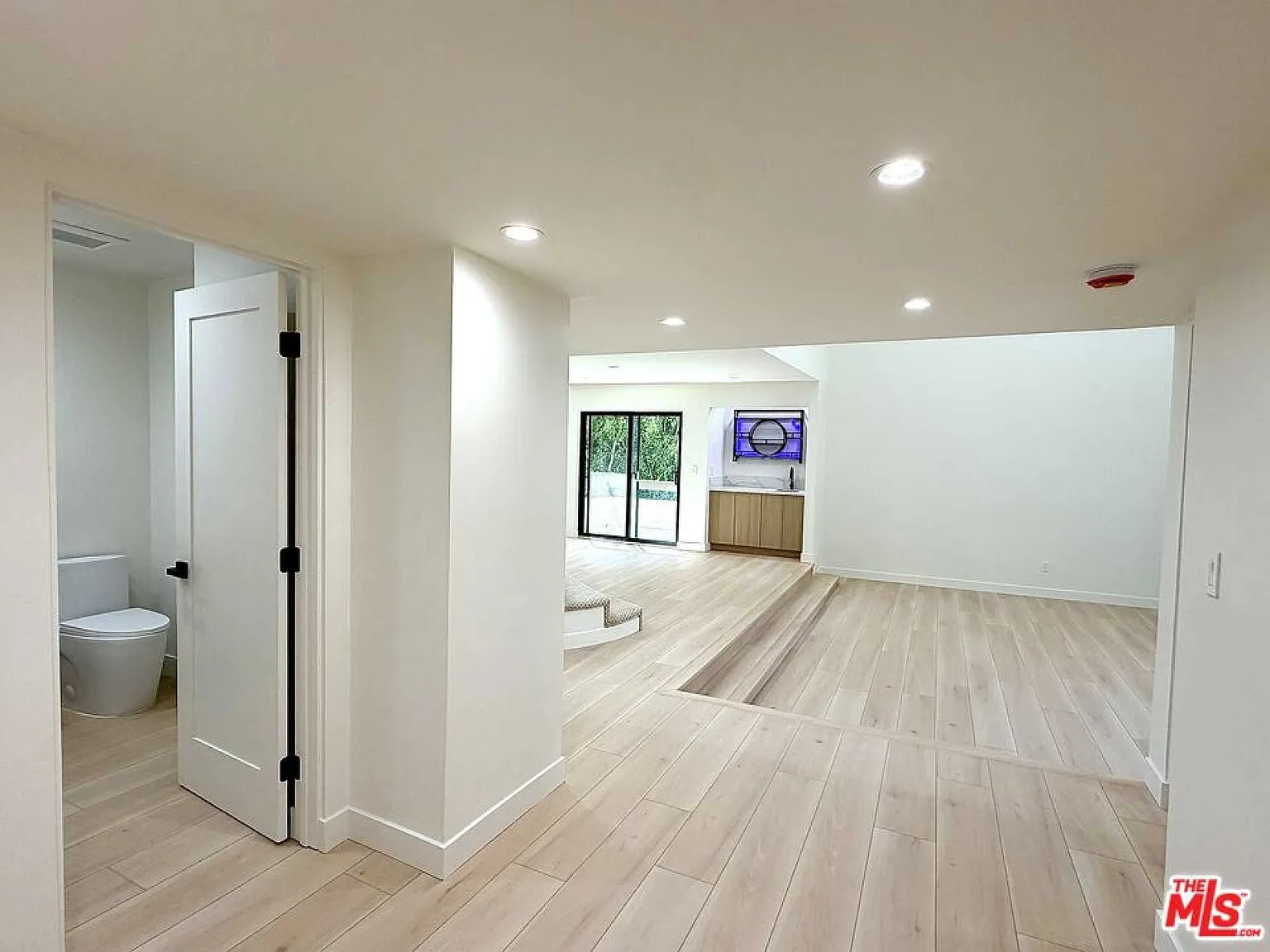 2 bed, 2343 sqft, $5,495 — Photo 4