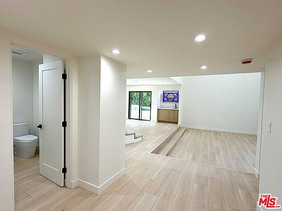 4th image of 5237 Newcastle Ave APT 305