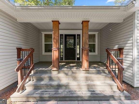 4th image of 227 Clarkesville Heights Dr