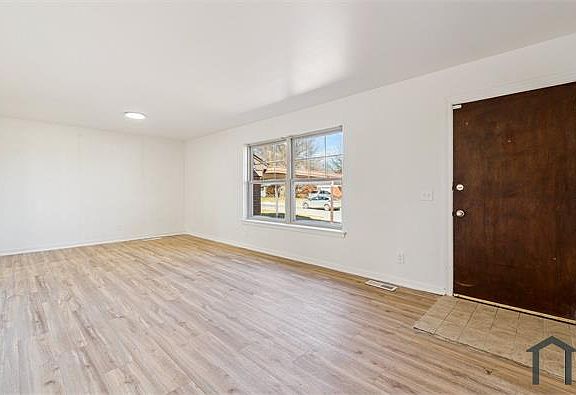 4th image of 1412 NE 38th St