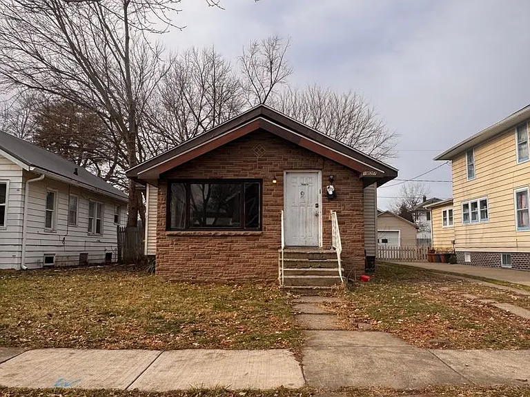 1827 Frances Ave — Photo 2