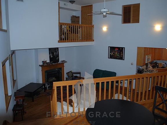 3rd image of 863 W Buckingham Pl #202