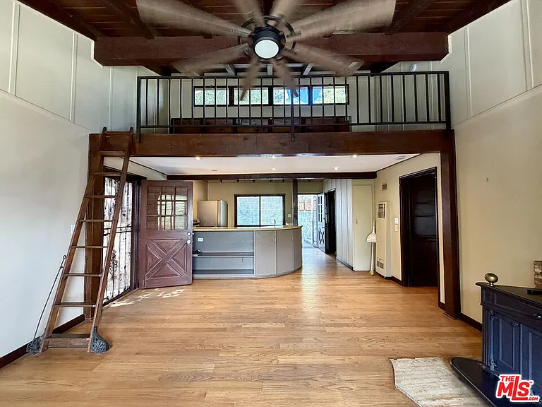 6871 Pacific View Dr — Photo 10