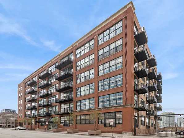 525 W Superior St APT 325, Chicago, IL 60654