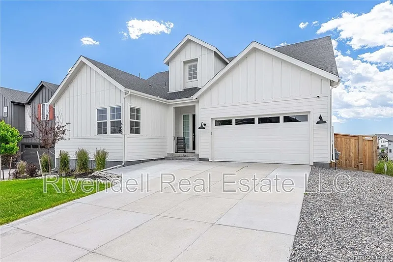 5 bed, 5.0 bath, 5733 sqft, $6,490 — Photo 1