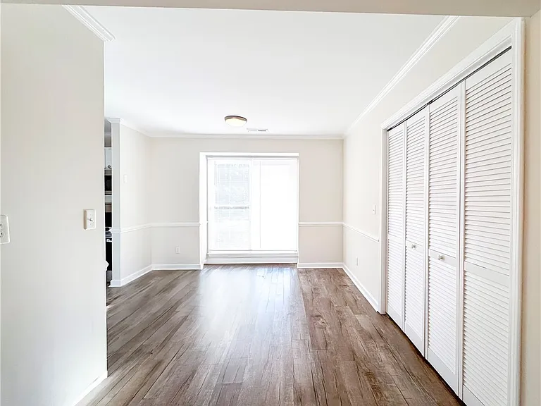 499 Coronation Dr — Photo 7