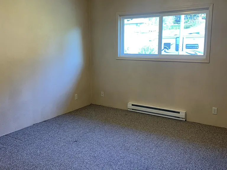 725 NW Pine St — Photo 7