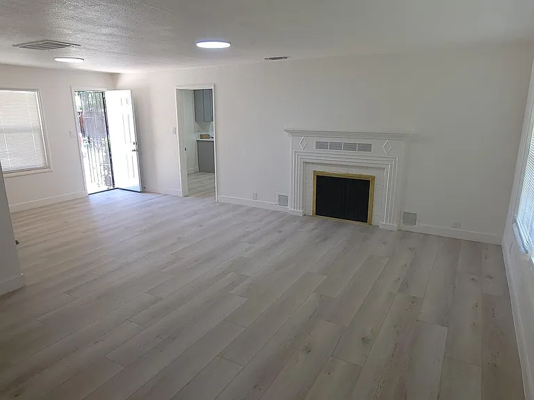 7975 Orange Ave — Photo 3