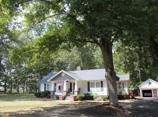 121 Oaklawn Rd, Pelzer, SC 29669