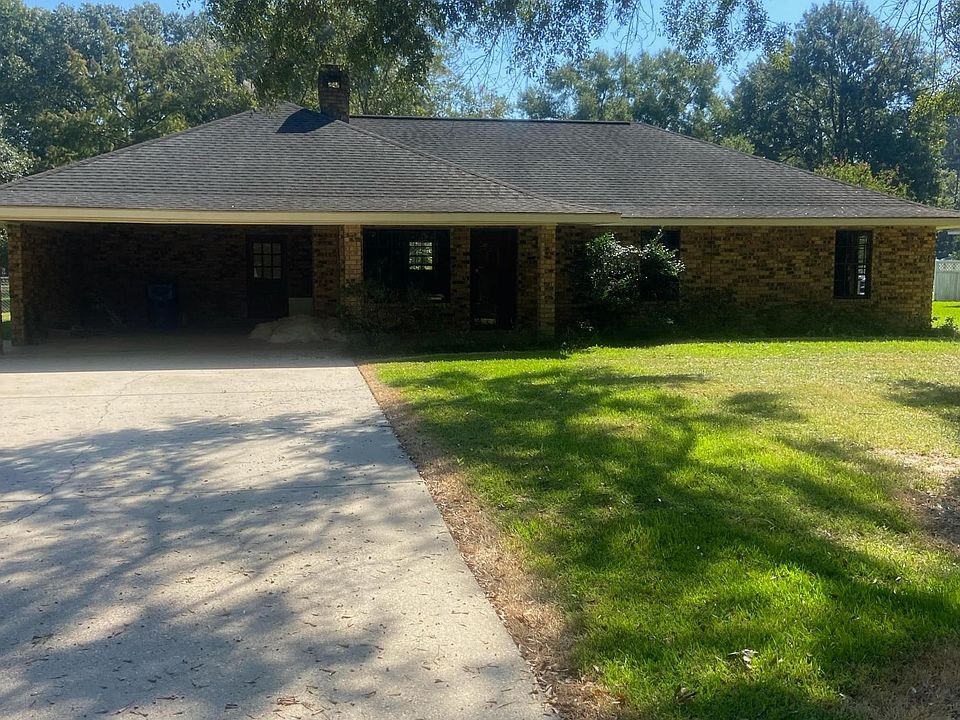 1st image of 202 Wisteria Dr