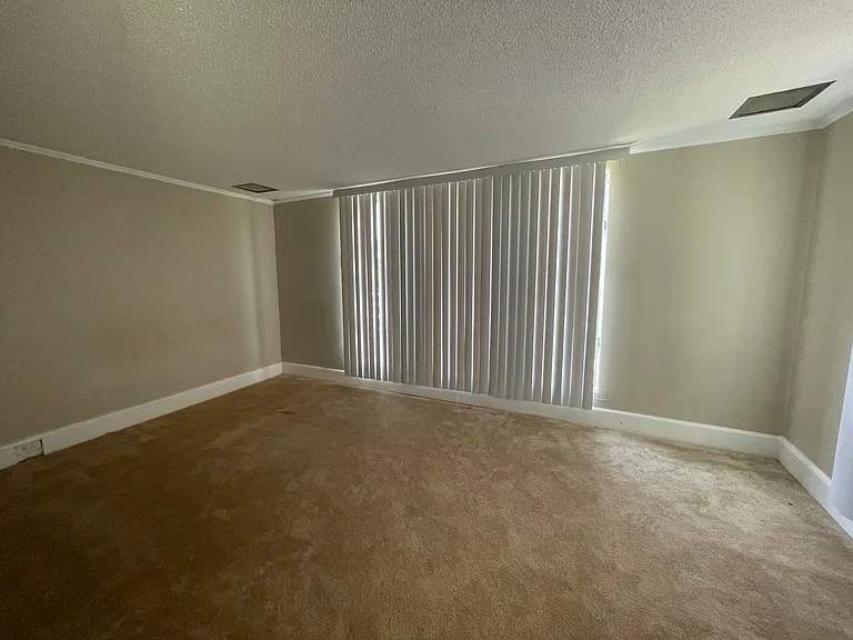 289 S Williams St — Photo 11