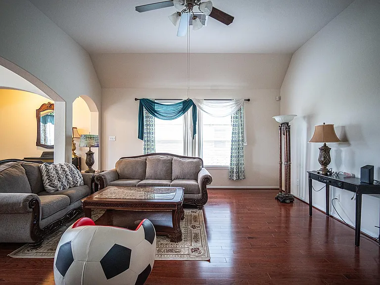 4138 Falvel Shadow Creek Dr — Photo 8