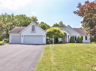 5 Woodrose Dr, Webster, NY 14580