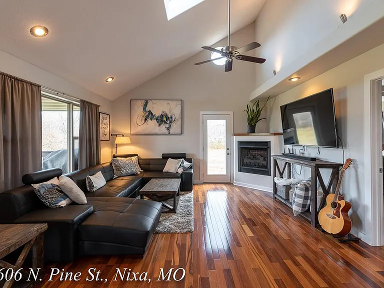 1606 N Pine St — Photo 15