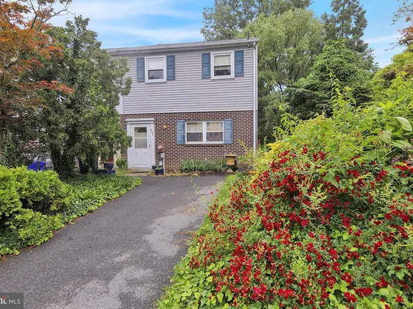 830 Beaver Ln, Reading, PA 19606