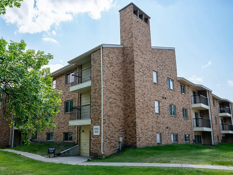 Grand Forks, ND Columbia West Apartments | Office