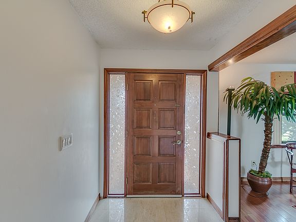 4th image of 385 Cherry Dr