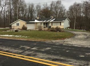 2440 Victoria Dr, Manitowoc, WI 54220