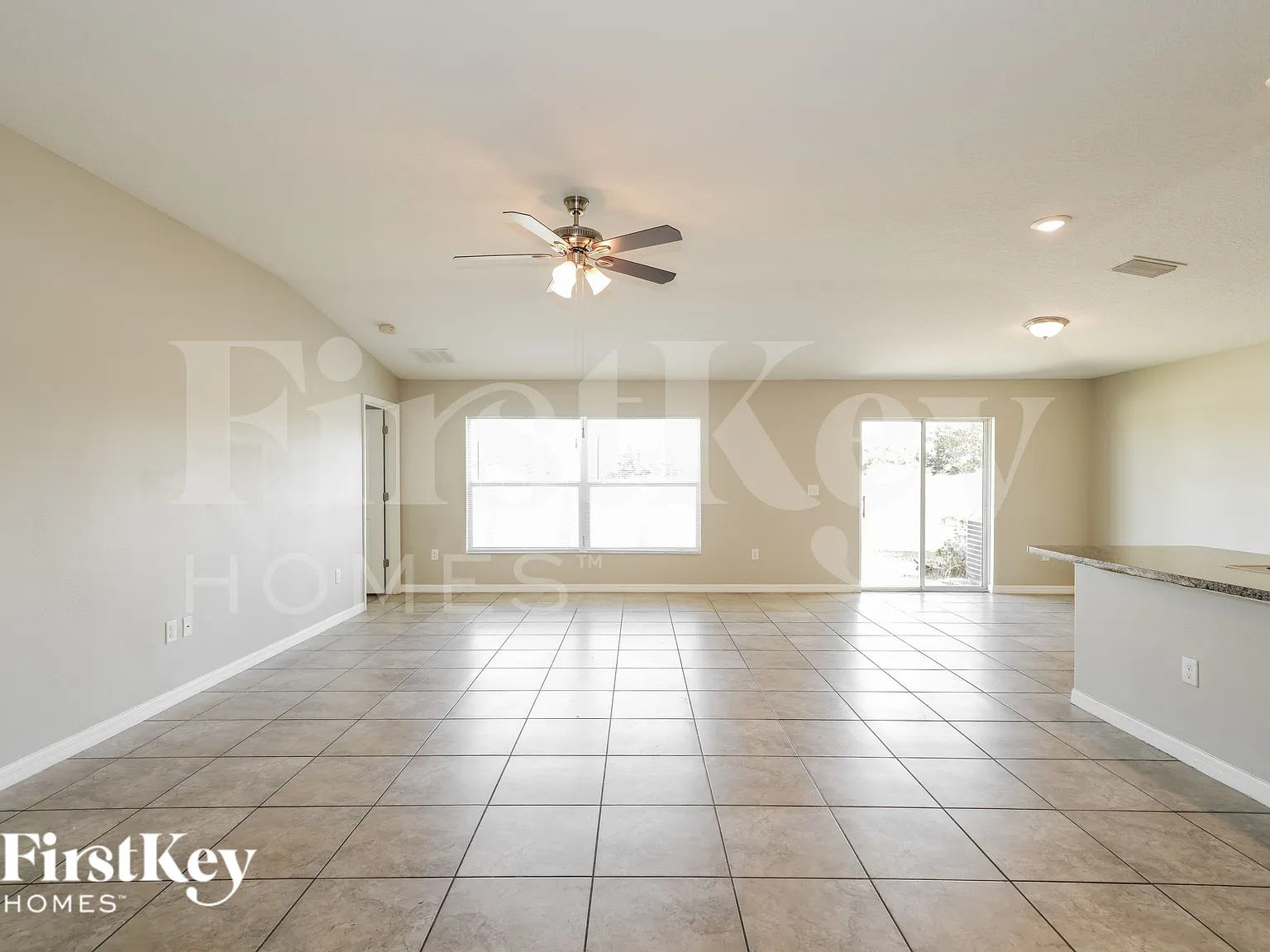 4 bed, 2.0 bath, 1899 sqft, $2,160 — Photo 4