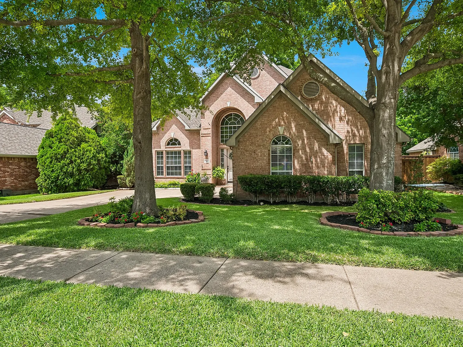 5 bed, 3310 sqft, $3,200 — Photo 2