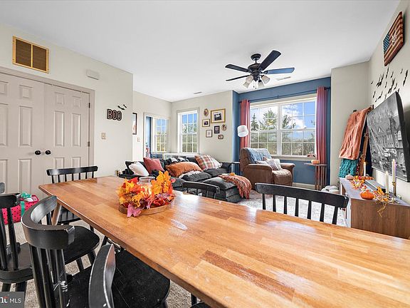 4th image of 107 Dogwood St